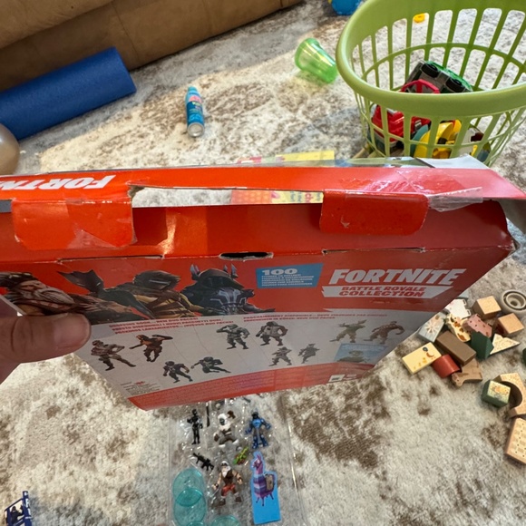 Fortnite BATTLE ROYALE  4 pack figures Ic King Zenith Lynx Sgt. Winter NEW - Picture 5 of 7